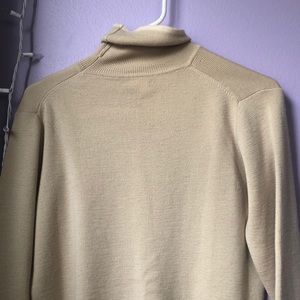 Crème colored turtleneck